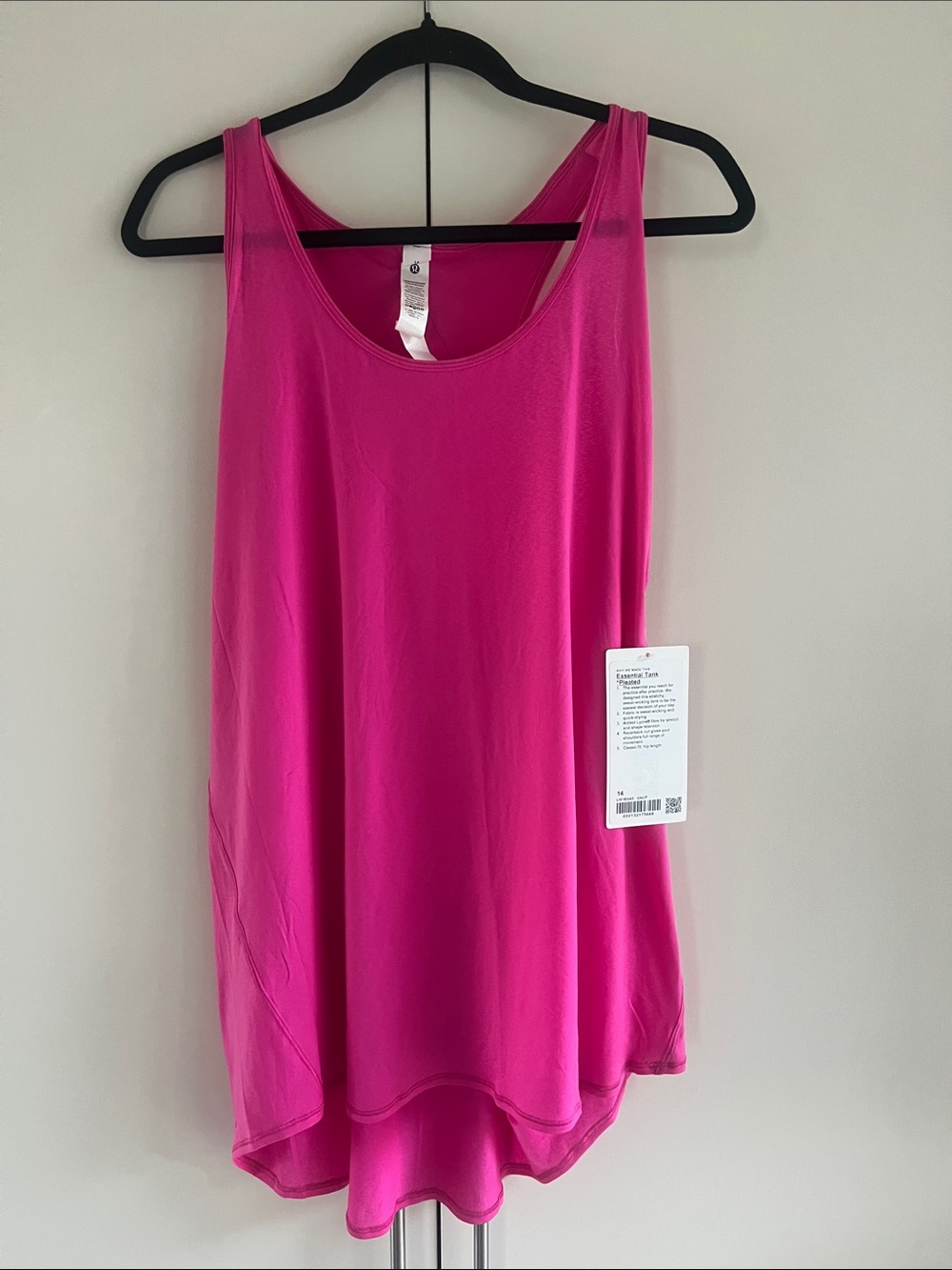 BNWT Lululemon Essential Tank Top *Pleated
Sonic Pink
